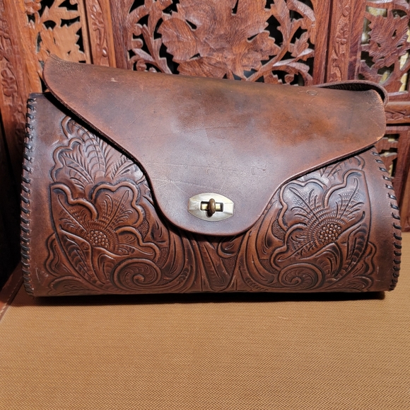 Large Vintage Handtooled Mexican Leather Purse With Floral Design - Picture 2 of 13